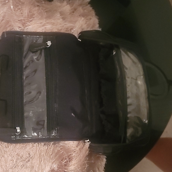 Gently/barely used medium coach cosmetic bag - Picture 8 of 8